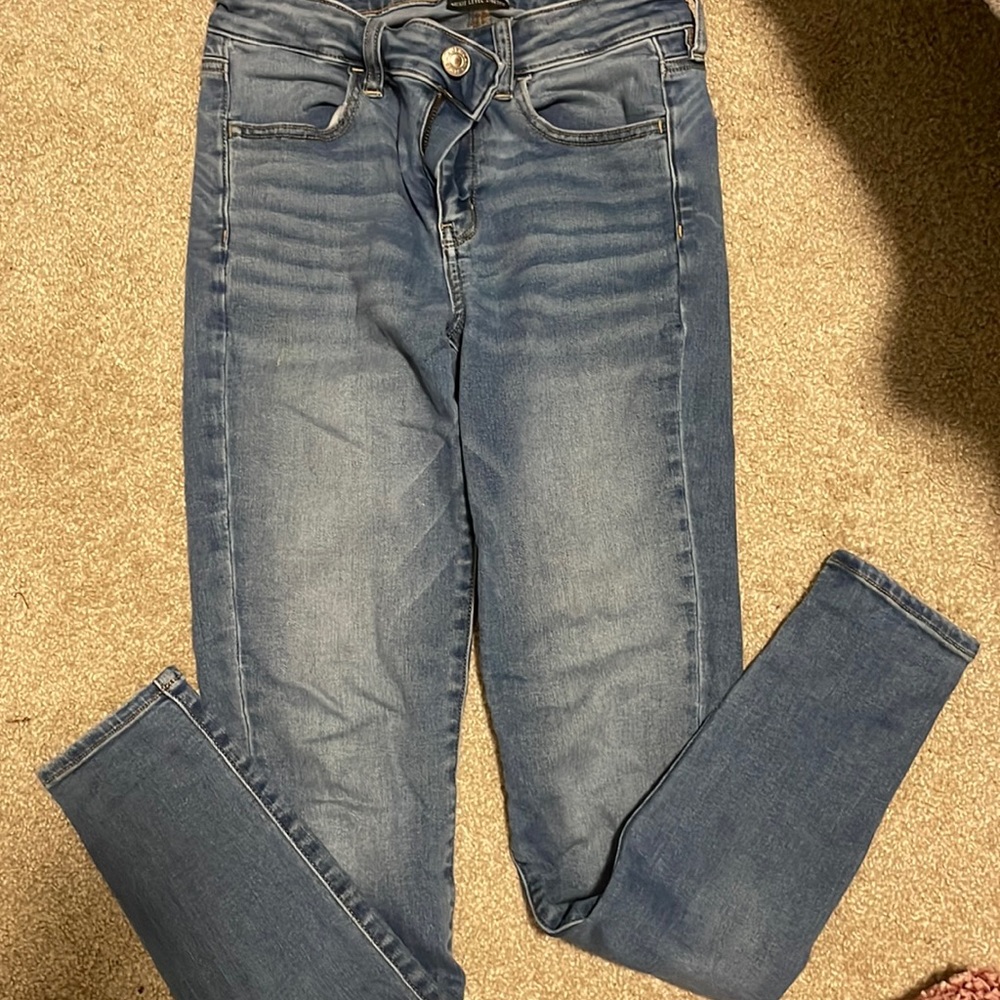 Light blue hollister skinny jeans, no holes. Size 4!
